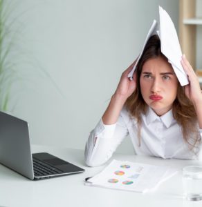 Persona con mal clima laboral